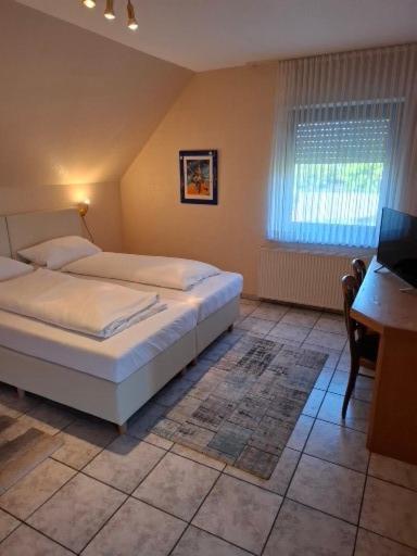 Ense Hotel Schwarze מראה חיצוני תמונה